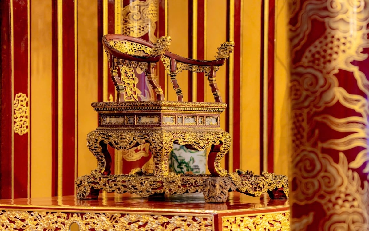 Ngai vua triều Nguyễn là bảo vật quốc gia, là biểu trưng cao nhất về quyền lực thời quân chủ. Ảnh: V.D. Ngai vua triều Nguyễn là bảo vật quốc gia, là biểu trưng cao nhất về quyền lực thời quân chủ. Ảnh: V.D.
