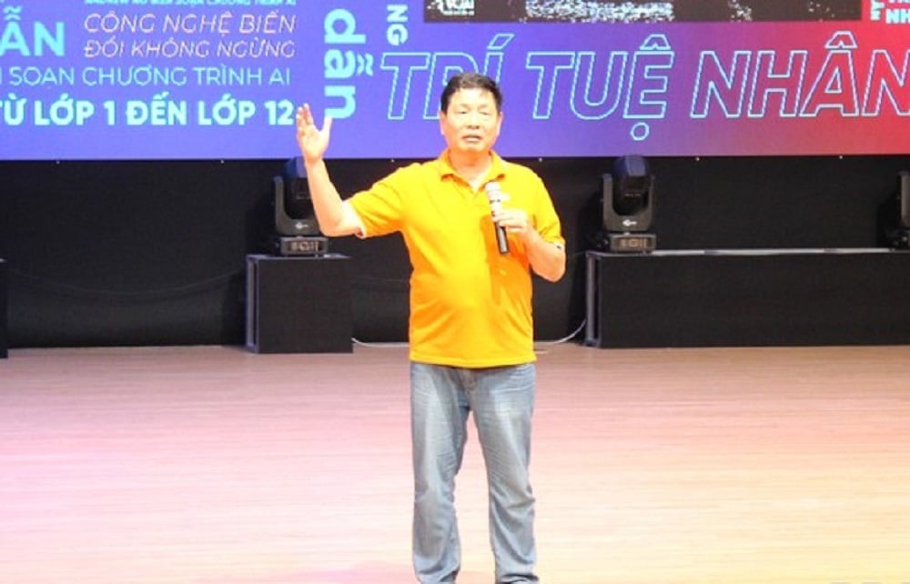 Ông Trương Gia Bình - Chủ tịch HĐQT Tập đoàn FPT trình bày tham luận với chủ đề 'Bình Định - Trung tâm nguồn lực AI - bán dẫn - an ninh mạng' tại Hội nghị Chiến lược phát triển ngành trí tuệ nhân tạo (AI), bán dẫn và an ninh mạng được tổ chức tại Bình Định. Ảnh: BBĐ. Ông Trương Gia Bình - Chủ tịch HĐQT Tập đoàn FPT trình bày tham luận với chủ đề 'Bình Định - Trung tâm nguồn lực AI - bán dẫn - an ninh mạng' tại Hội nghị Chiến lược phát triển ngành trí tuệ nhân tạo (AI), bán dẫn và an ninh mạng được tổ chức tại Bình Định. Ảnh: BBĐ.