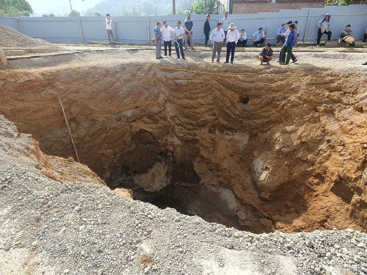 Viện Khoa học Địa chất và Khoáng sản đã bước đầu đánh giá nguyên nhân sơ bộ về tình trạng sụt lún đất tại tỉnh Bắc Kạn. Ảnh: Phú Lực.
