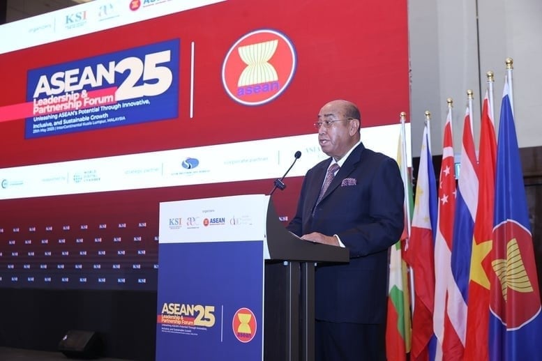 Mr. Michael Yeoh, Chairman of KSI, assessed Vietnam as the fastest-growing economy and a 'shining star' in ASEAN. Photo: Nhat Bac.