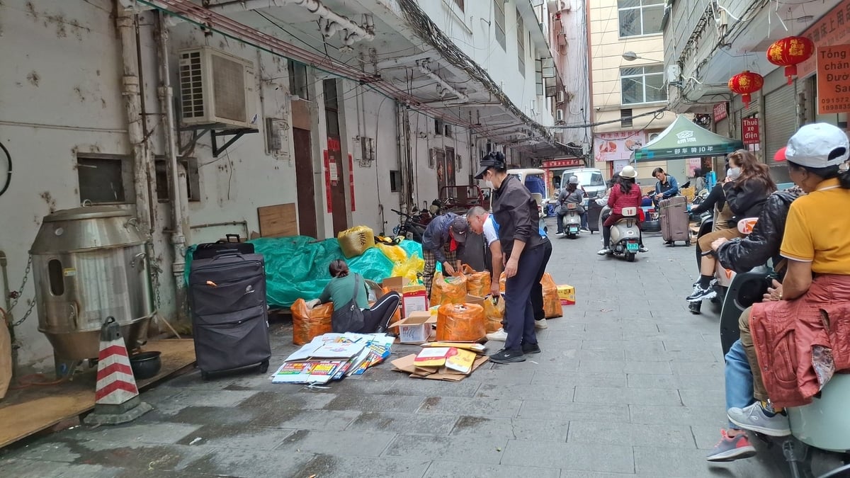 Hàng đông lạnh được đóng gói vận chuyển về Việt Nam qua cửa khẩu. Ảnh: HK. Hàng đông lạnh được đóng gói vận chuyển về Việt Nam qua cửa khẩu. Ảnh: HK.