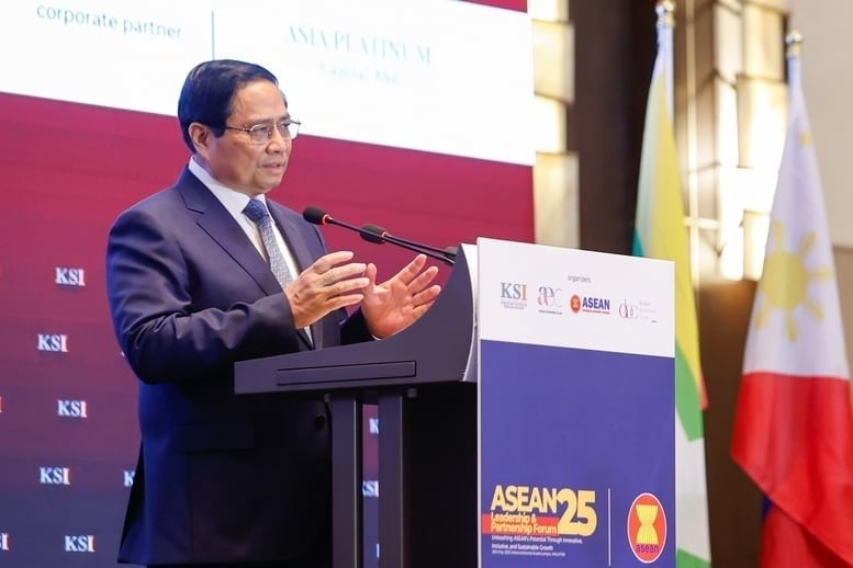 The Prime Minister stated that businesses must strengthen interconnectivity, thereby linking ASEAN economies with one another and with the world. This would help build institutions and policies toward harmonization within ASEAN and with global partners. Photo: Nhat Bac.