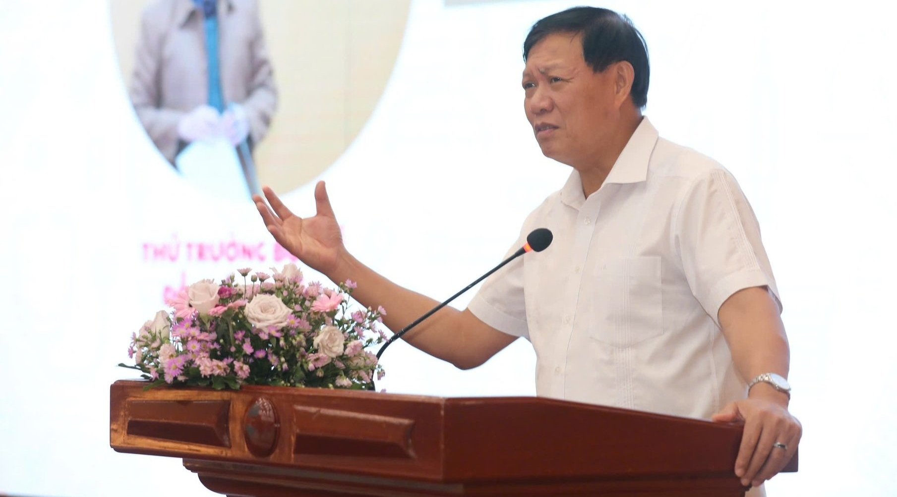 Thứ trưởng Bộ Y tế Đỗ Xuân Tuyên phát biểu tại hội thảo. Ảnh: Phạm Nguyễn.