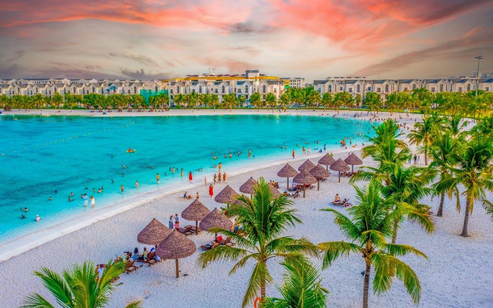 Shop chân đế Vinhomes Ocean Park hưởng lợi lớn từ dòng khách du lịch tới vui chơi tại các tiện ích của đại đô thị. Shop chân đế Vinhomes Ocean Park hưởng lợi lớn từ dòng khách du lịch tới vui chơi tại các tiện ích của đại đô thị.