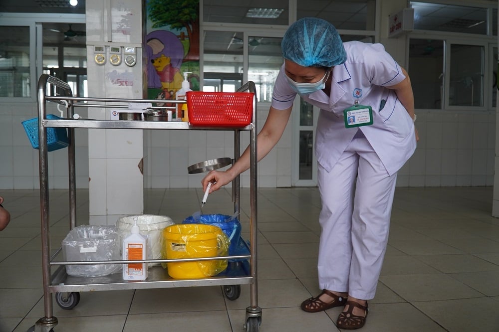 Rác thải y tế được phân loại theo quy định. Ảnh: Thu Thủy.