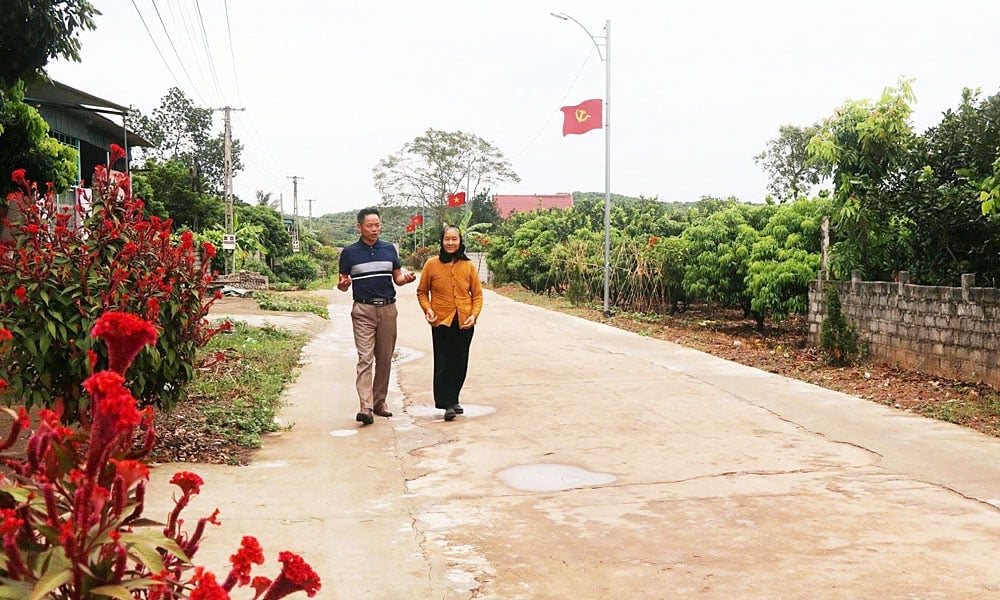 Ngày 12/11/2024, thôn Quý Thịnh (xã Quý Sơn) tổ chức Ngày hội đoàn kết toàn dân gắn với Lễ công bố quyết định của Chủ tịch UBND huyện Lục Ngạn về việc công nhận thôn đạt danh hiệu nông thôn mới kiểu mẫu. Ảnh: Quang Huấn. Ngày 12/11/2024, thôn Quý Thịnh (xã Quý Sơn) tổ chức Ngày hội đoàn kết toàn dân gắn với Lễ công bố quyết định của Chủ tịch UBND huyện Lục Ngạn về việc công nhận thôn đạt danh hiệu nông thôn mới kiểu mẫu. Ảnh: Quang Huấn.