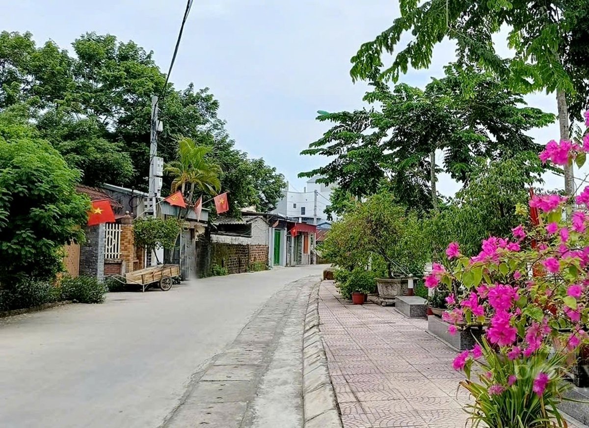Năm 2024, huyện Tân Yên đẩy mạnh thực hiện chương trình xây dựng nông thôn mới với mục tiêu nâng cao chất lượng cuộc sống của người dân và phát triển bền vững, góp phần tạo nên diện mạo nông thôn khang trang, xanh - sạch - đẹp. Ảnh: Diệu Hoa.