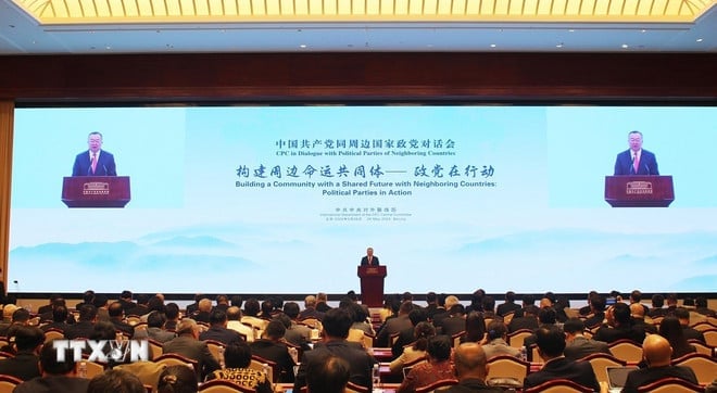 Trưởng ban Liên lạc đối ngoại Trung ương Đảng Cộng sản Trung Quốc Lưu Kiến Siêu phát biểu tại Hội nghị đối thoại. Ảnh: TTXVN.