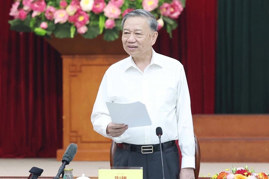 Tổng Bí thư Tô Lâm nói phải có tầm nhìn xa trong chuẩn bị đội ngũ cán bộ, đảm bảo sự kế thừa tiếp bước vững vàng giữa các thế hệ. Ảnh: VOV.