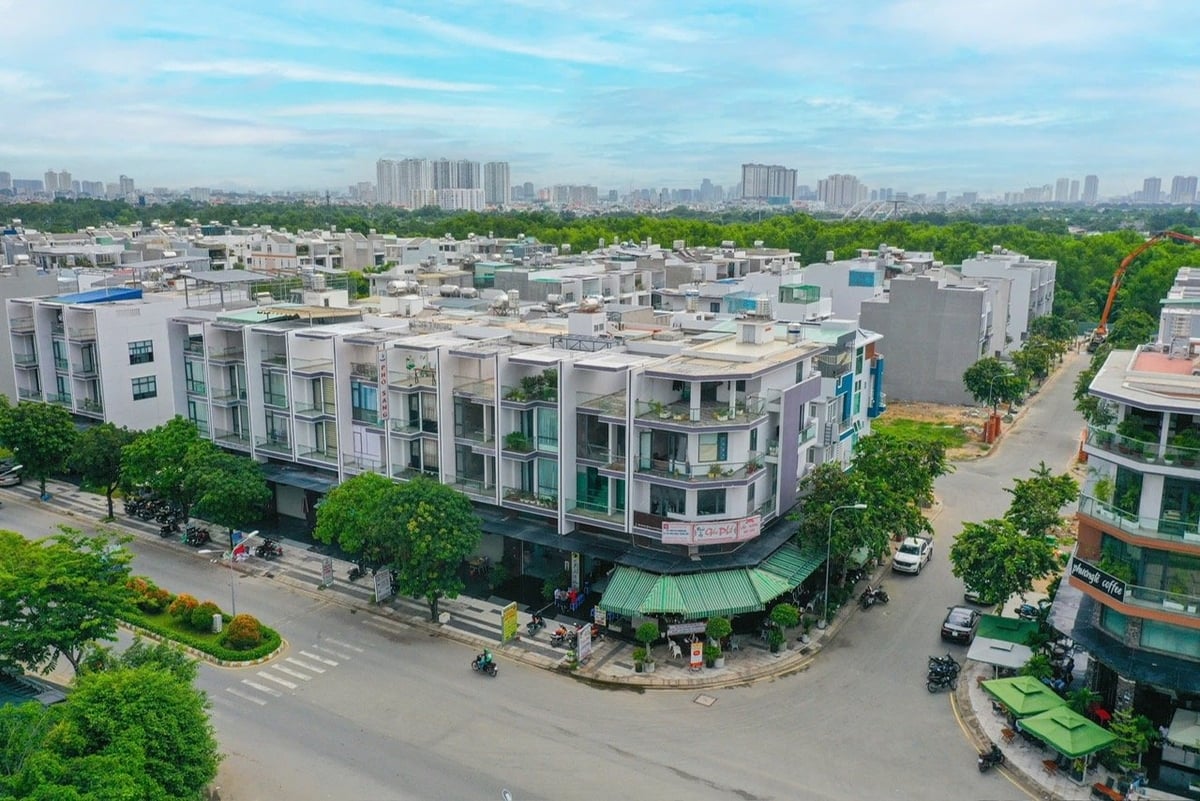 Dự án Khu nhà ở 9B4 - 9B8 tại xã Bình Hưng, huyện Bình Chánh còn 25 căn bị 'treo' sổ hồng. Ảnh: Đình Du. Dự án Khu nhà ở 9B4 - 9B8 tại xã Bình Hưng, huyện Bình Chánh còn 25 căn bị 'treo' sổ hồng. Ảnh: Đình Du.