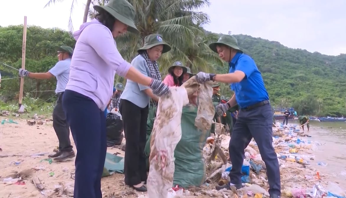 Giải quyết 'ô nhiễm trắng' không phải là trách nhiệm của một quốc gia, một tổ chức hay cộng đồng đơn lẻ. Ảnh: Yên Thi. Giải quyết 'ô nhiễm trắng' không phải là trách nhiệm của một quốc gia, một tổ chức hay cộng đồng đơn lẻ. Ảnh: Yên Thi.