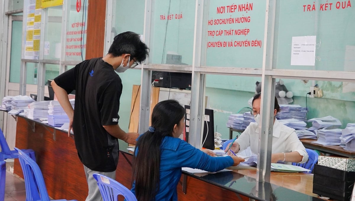 Từ đầu năm đến nay, khoảng 43.000 hồ sơ đề nghị hưởng trợ cấp thất nghiệp đã được tiếp nhận tại TP HCM. Ảnh: Nguyễn Thủy.