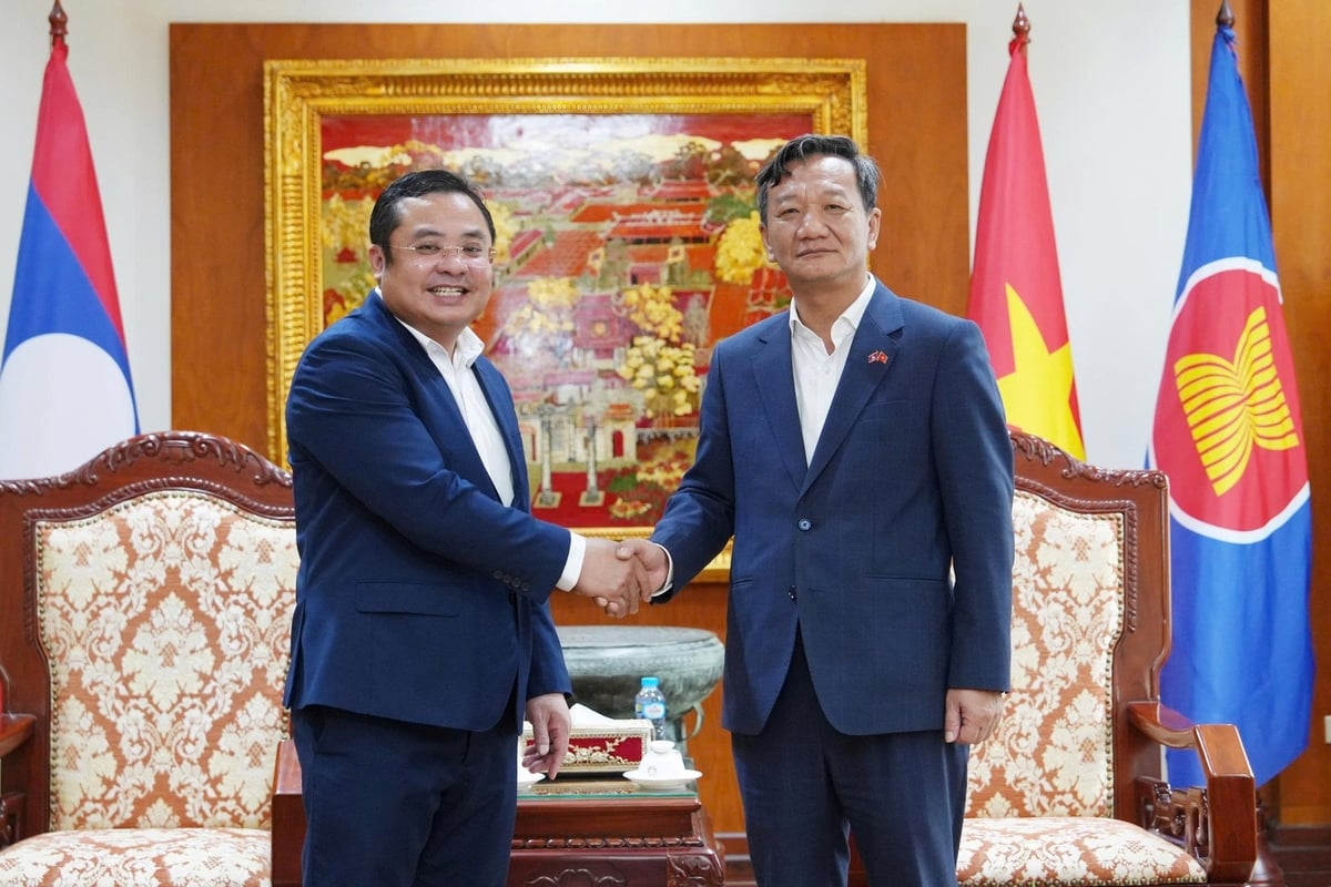 Chủ tịch Hội đồng thành viên Tập đoàn Hóa chất Việt Nam làm việc cùng Đại sứ Đặc mệnh toàn quyền nước CHXHCN Việt Nam tại CHDCND Lào - ông Nguyễn Minh Tâm. Ảnh: Vinachem. Chủ tịch Hội đồng thành viên Tập đoàn Hóa chất Việt Nam làm việc cùng Đại sứ Đặc mệnh toàn quyền nước CHXHCN Việt Nam tại CHDCND Lào - ông Nguyễn Minh Tâm. Ảnh: Vinachem.