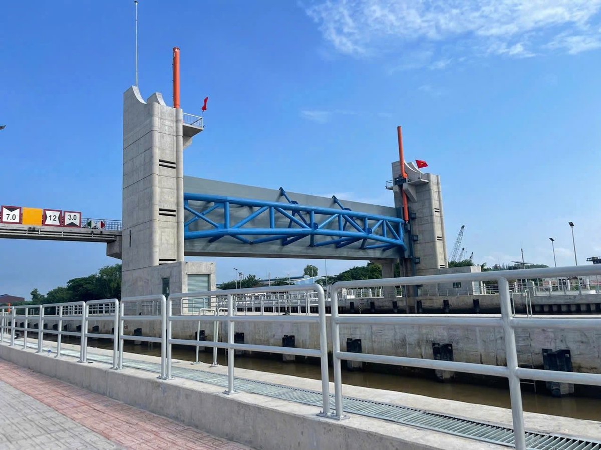 Công trình kiểm soát nguồn nước kênh Nguyễn Tấn Thành tại tỉnh Tiền Giang do Viện Khoa học Thủy lợi miền Nam thiết kế. Ảnh: Viện Khoa học Thủy lợi miền Nam. Công trình kiểm soát nguồn nước kênh Nguyễn Tấn Thành tại tỉnh Tiền Giang do Viện Khoa học Thủy lợi miền Nam thiết kế. Ảnh: Viện Khoa học Thủy lợi miền Nam.