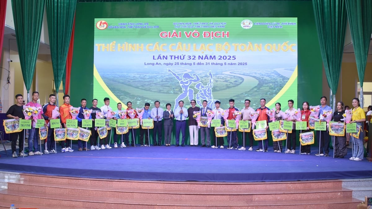 Các đội tham dự giải Vô địch Thể hình các Câu lạc bộ toàn quốc lần thứ 32 tại Long An. Ảnh: Thanh Bạch. Các đội tham dự giải Vô địch Thể hình các Câu lạc bộ toàn quốc lần thứ 32 tại Long An. Ảnh: Thanh Bạch.