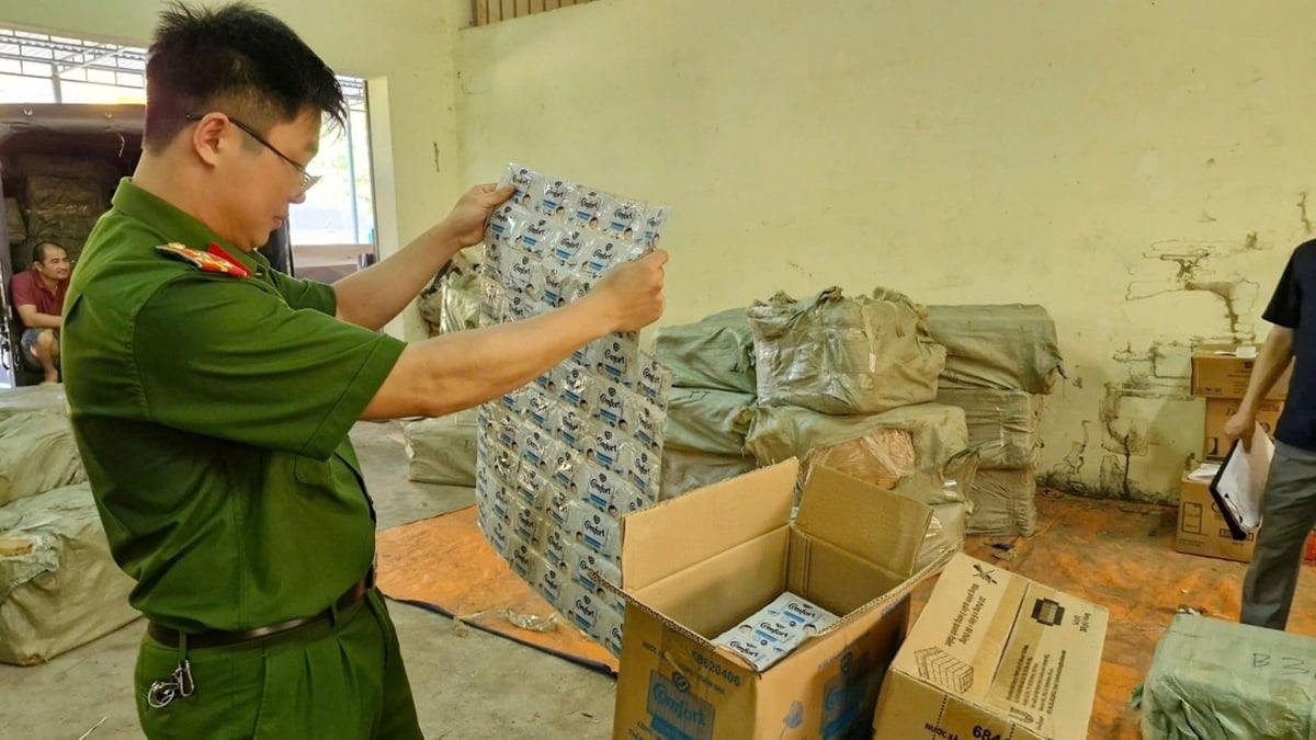 Một số tang vật liên quan vụ buôn bán hàng giả bị thu giữ. Ảnh: Công an tỉnh Nghệ An.