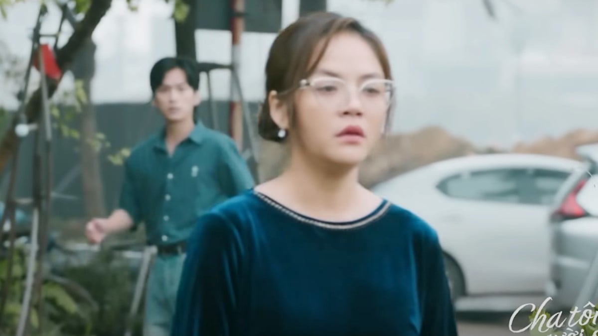 Nguyên thấy bà Liên đi vô định trên đường. Ảnh CMH Nguyên thấy bà Liên đi vô định trên đường. Ảnh CMH