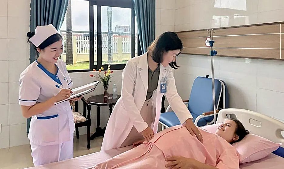 Dự thảo Luật Dân số cho phép lao động nữ khi sinh con thứ 2 được kéo dài thời gian nghỉ thai sản từ 6 tháng lên 7 tháng. Ảnh minh họa: vietmyhospital.com.