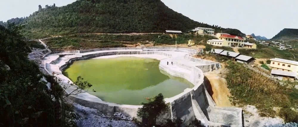 Hồ treo thu trữ nước vách núi giúp giải ‘cơn khát’ bao đời trên vùng cao nguyên đá Hà Giang. Ảnh: PGS.TSKH Vũ Cao Minh. Hồ treo thu trữ nước vách núi giúp giải ‘cơn khát’ bao đời trên vùng cao nguyên đá Hà Giang. Ảnh: PGS.TSKH Vũ Cao Minh.