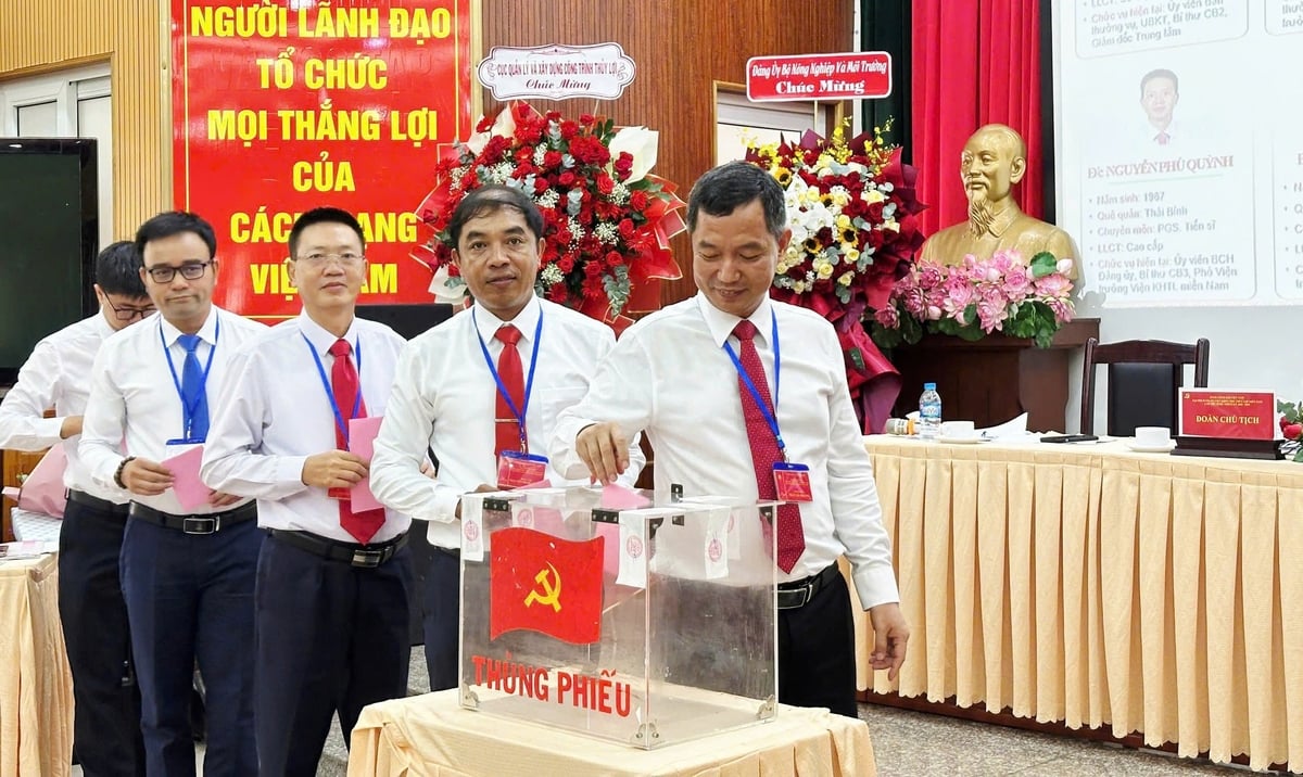 Các đại biểu Đảng viên Viện Khoa học Thủy lợi miền Nam bỏ phiếu bầu Ban Chấp hành Đảng bộ mới đủ phẩm chất, năng lực, uy tín để lãnh đạo Chi bộ vượt qua nhiệm kỳ đầy thách thức phía trước. Ảnh: Minh Sáng. Các đại biểu Đảng viên Viện Khoa học Thủy lợi miền Nam bỏ phiếu bầu Ban Chấp hành Đảng bộ mới đủ phẩm chất, năng lực, uy tín để lãnh đạo Chi bộ vượt qua nhiệm kỳ đầy thách thức phía trước. Ảnh: Minh Sáng.