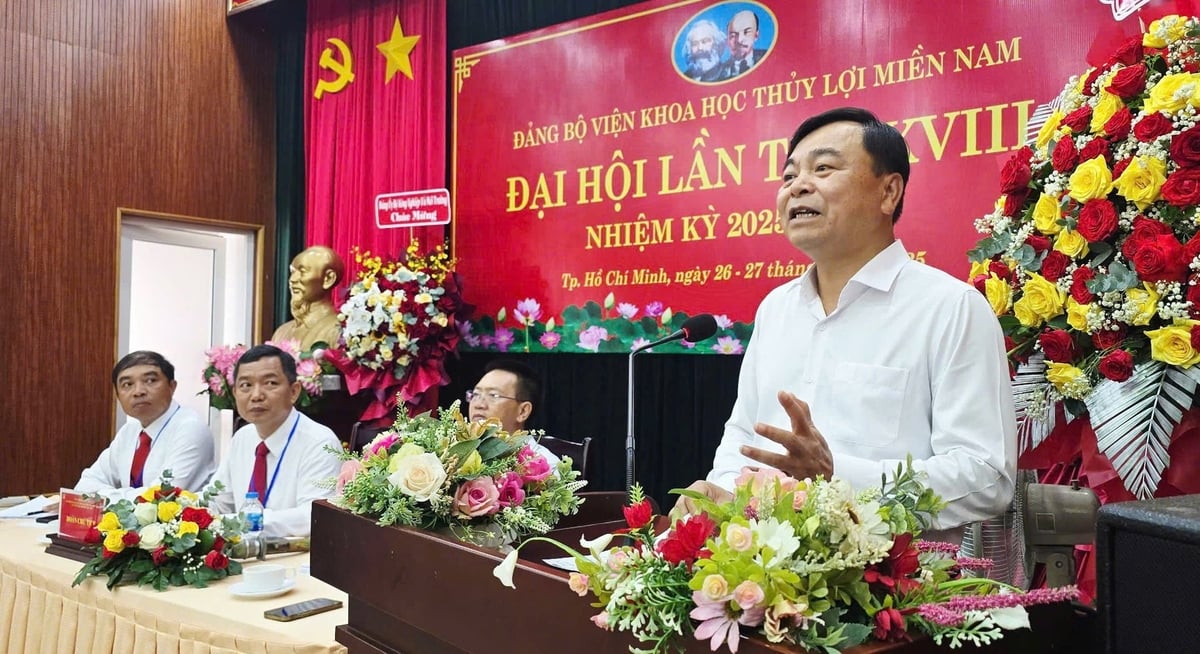 Phó bí thư Thường trực Đảng ủy Bộ, Thứ trưởng Bộ Nông nghiệp và Môi trường Nguyễn Hoàng Hiệp phát biểu chỉ đạo Đại hội. Ảnh: Minh Sáng. Phó bí thư Thường trực Đảng ủy Bộ, Thứ trưởng Bộ Nông nghiệp và Môi trường Nguyễn Hoàng Hiệp phát biểu chỉ đạo Đại hội. Ảnh: Minh Sáng.