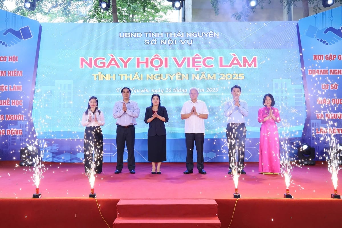 Lễ Khai mạc Ngày hội việc làm Thái Nguyên 2025. Ảnh: QL. Lễ Khai mạc Ngày hội việc làm Thái Nguyên 2025. Ảnh: QL.