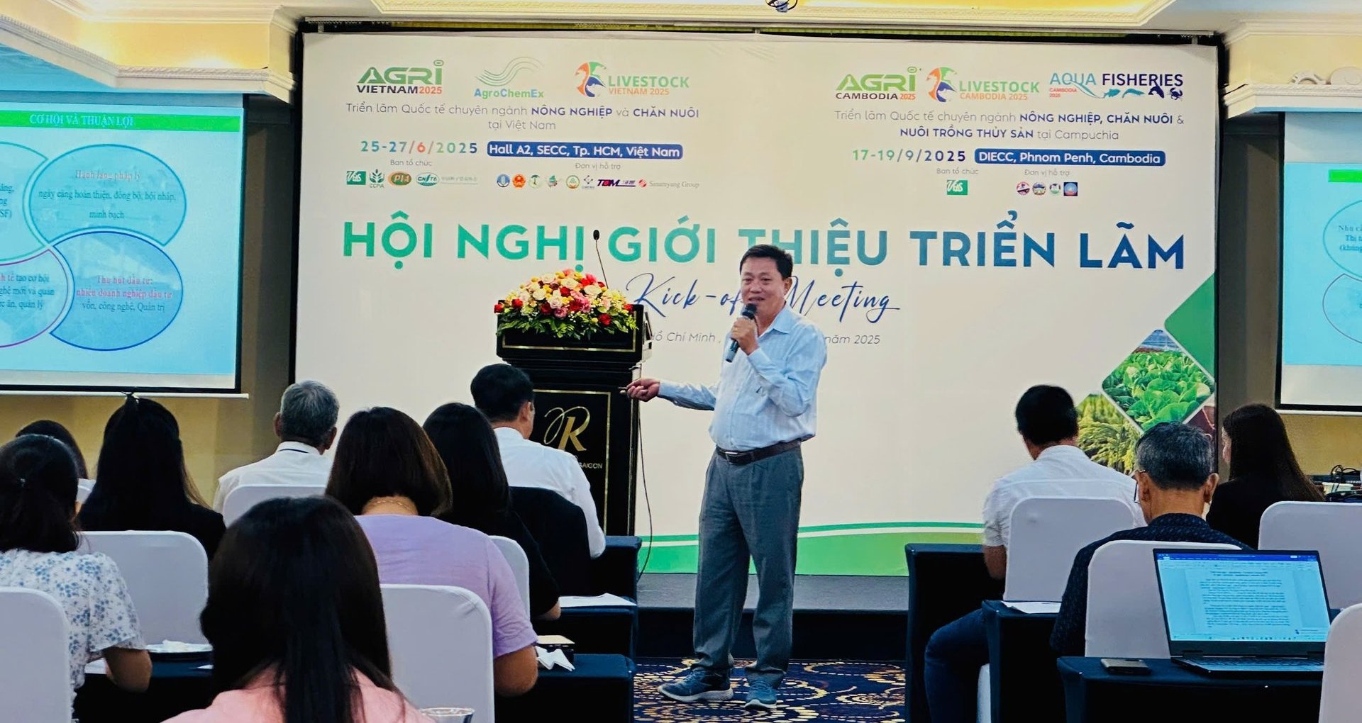 Diễn giả chia sẻ tham luận tại hội nghị về tổng quan về ngành chăn nuôi Việt Nam. Ảnh: Minh Sáng. Diễn giả chia sẻ tham luận tại hội nghị về tổng quan về ngành chăn nuôi Việt Nam. Ảnh: Minh Sáng.