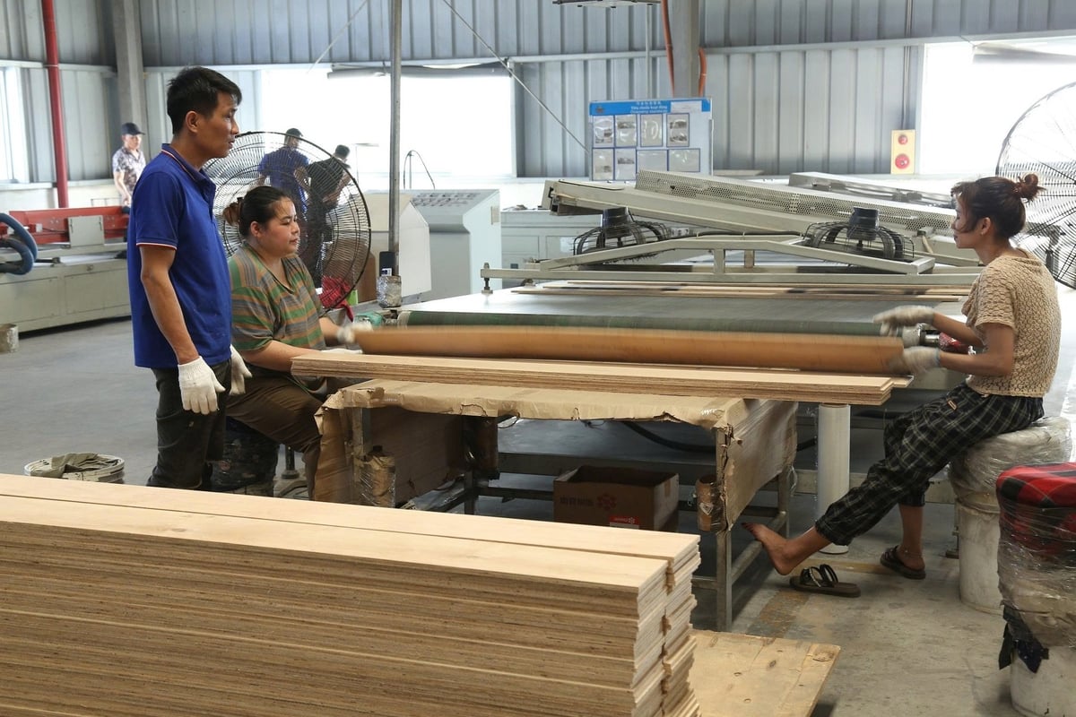 Yên Bái chú trọng thu hút các dự án đầu tư sản xuất công nghiệp có quy mô lớn, công nghệ hiện đại. Ảnh: Thanh Tiến. Yên Bái chú trọng thu hút các dự án đầu tư sản xuất công nghiệp có quy mô lớn, công nghệ hiện đại. Ảnh: Thanh Tiến.