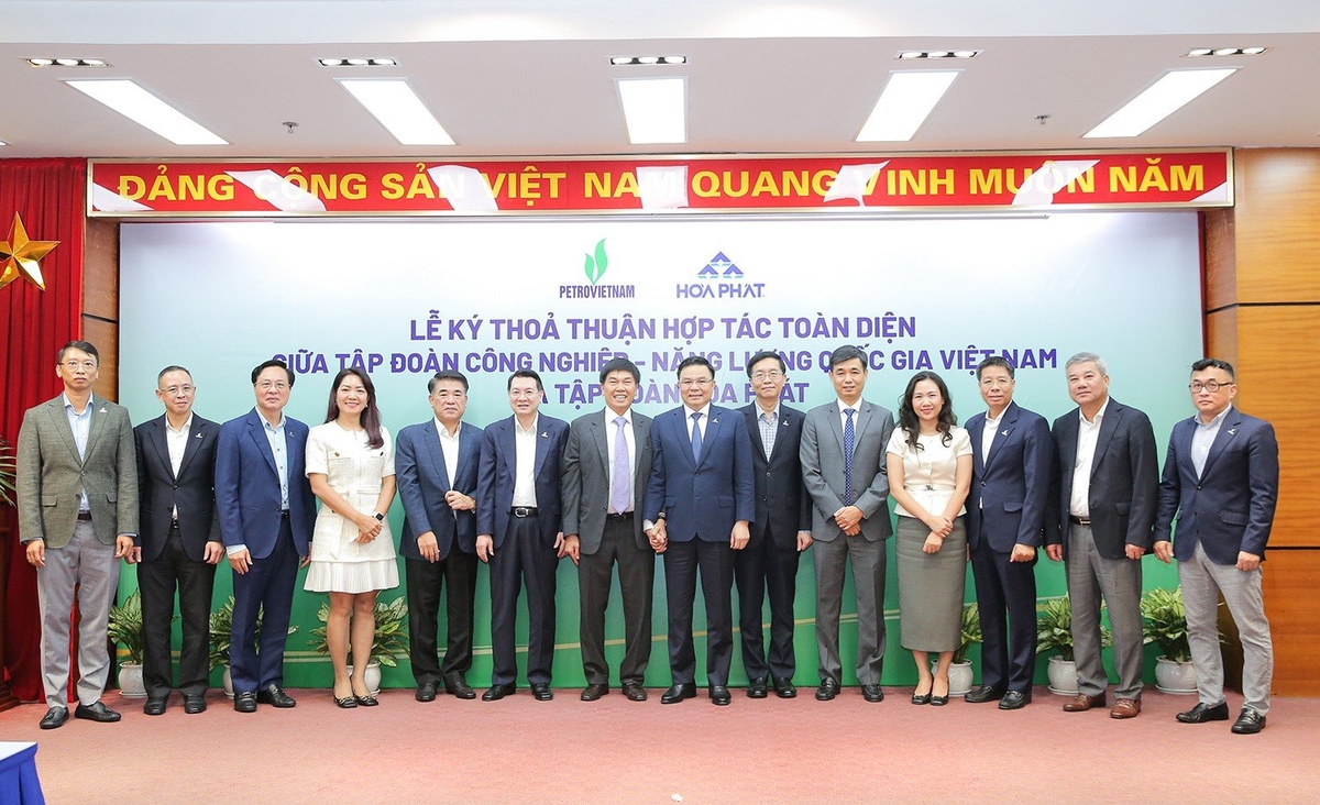 Lãnh đạo hai tập đoàn tham dự lễ ký kết. Ảnh: Petrovietnam. Lãnh đạo hai tập đoàn tham dự lễ ký kết. Ảnh: Petrovietnam.