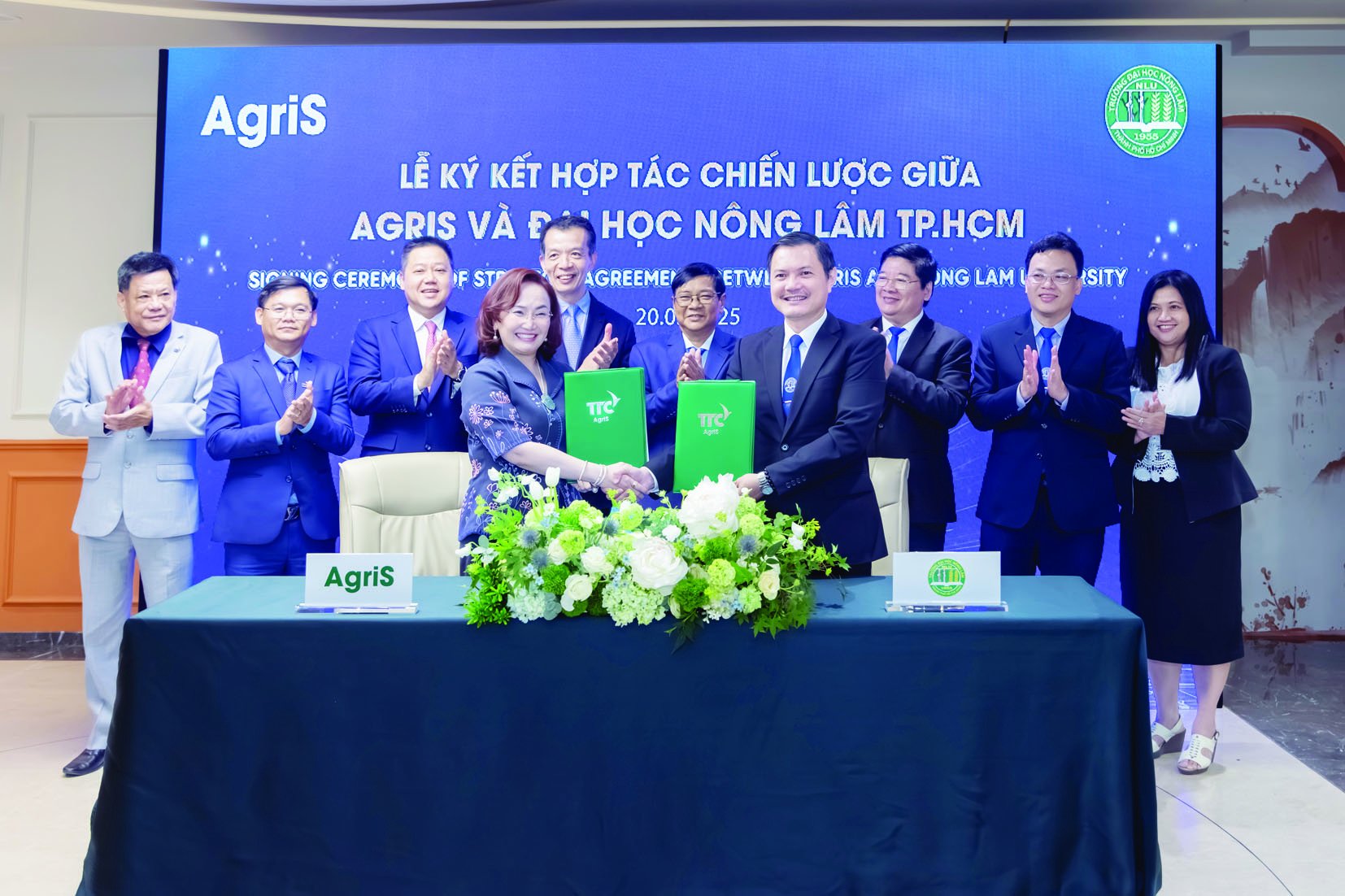 Chủ tịch AgriS Đặng Huỳnh Ức My ký kết thỏa thuận hợp tác toàn diện trong nghiên cứu, đào tạo và phát triển nông nghiệp tuần hoàn cùng PGS.TS Nguyễn Tất Toàn - Hiệu trưởng Trường Đại học Nông Lâm vào ngày 20/5/2025. Chủ tịch AgriS Đặng Huỳnh Ức My ký kết thỏa thuận hợp tác toàn diện trong nghiên cứu, đào tạo và phát triển nông nghiệp tuần hoàn cùng PGS.TS Nguyễn Tất Toàn - Hiệu trưởng Trường Đại học Nông Lâm vào ngày 20/5/2025.