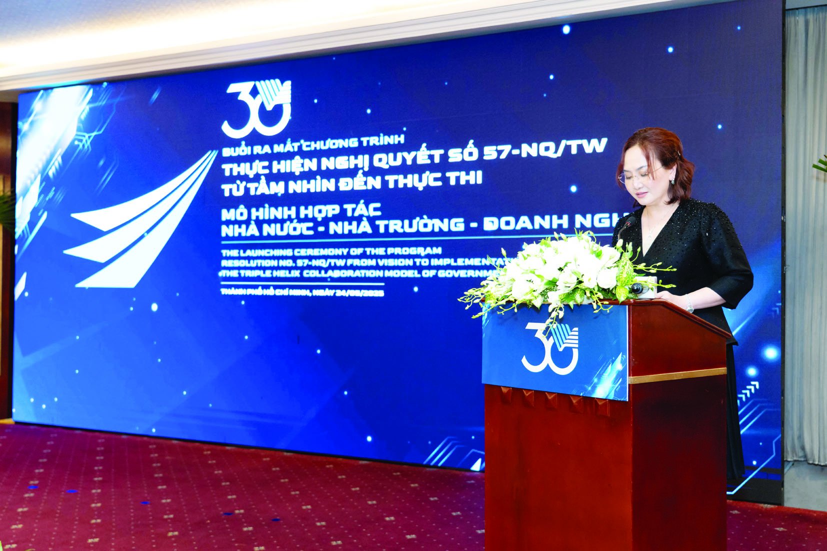 Bà Đặng Huỳnh Ức My nhấn mạnh về tầm quan trọng của sự nghiệp phát triển nguồn nhân lực và đổi mới sáng tạo trong chuyển đổi ngành kinh tế nông nghiệp nước nhà. Bà Đặng Huỳnh Ức My nhấn mạnh về tầm quan trọng của sự nghiệp phát triển nguồn nhân lực và đổi mới sáng tạo trong chuyển đổi ngành kinh tế nông nghiệp nước nhà.