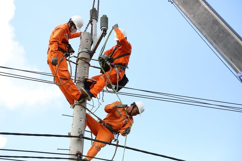 Diễn tập tình huống xử lý sự cố làm mất điện. Ảnh: Tâm An. Diễn tập tình huống xử lý sự cố làm mất điện. Ảnh: Tâm An.