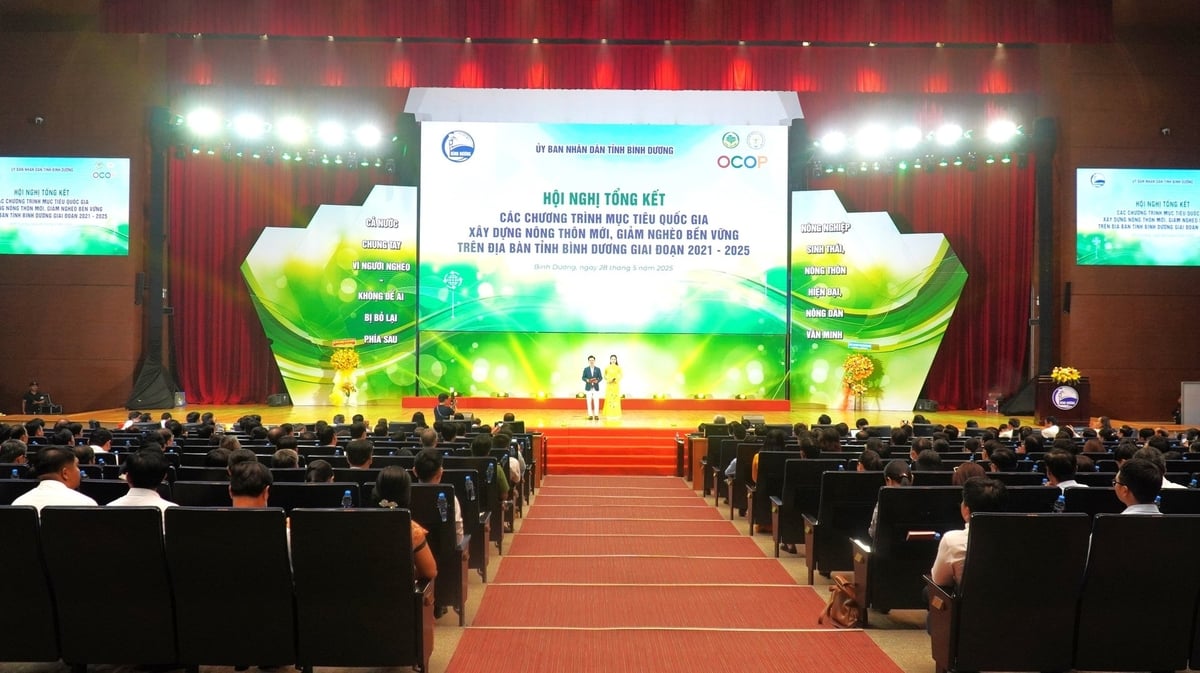 Toàn cảnh Hội nghị tổng kết các chương trình mục tiêu quốc gia giai đoạn 2021–2025 do UBND tỉnh Bình Dương tổ chức sáng 28/5, với sự tham dự của hơn 600 đại biểu. Ảnh: Tường Tú. Toàn cảnh Hội nghị tổng kết các chương trình mục tiêu quốc gia giai đoạn 2021–2025 do UBND tỉnh Bình Dương tổ chức sáng 28/5, với sự tham dự của hơn 600 đại biểu. Ảnh: Tường Tú.