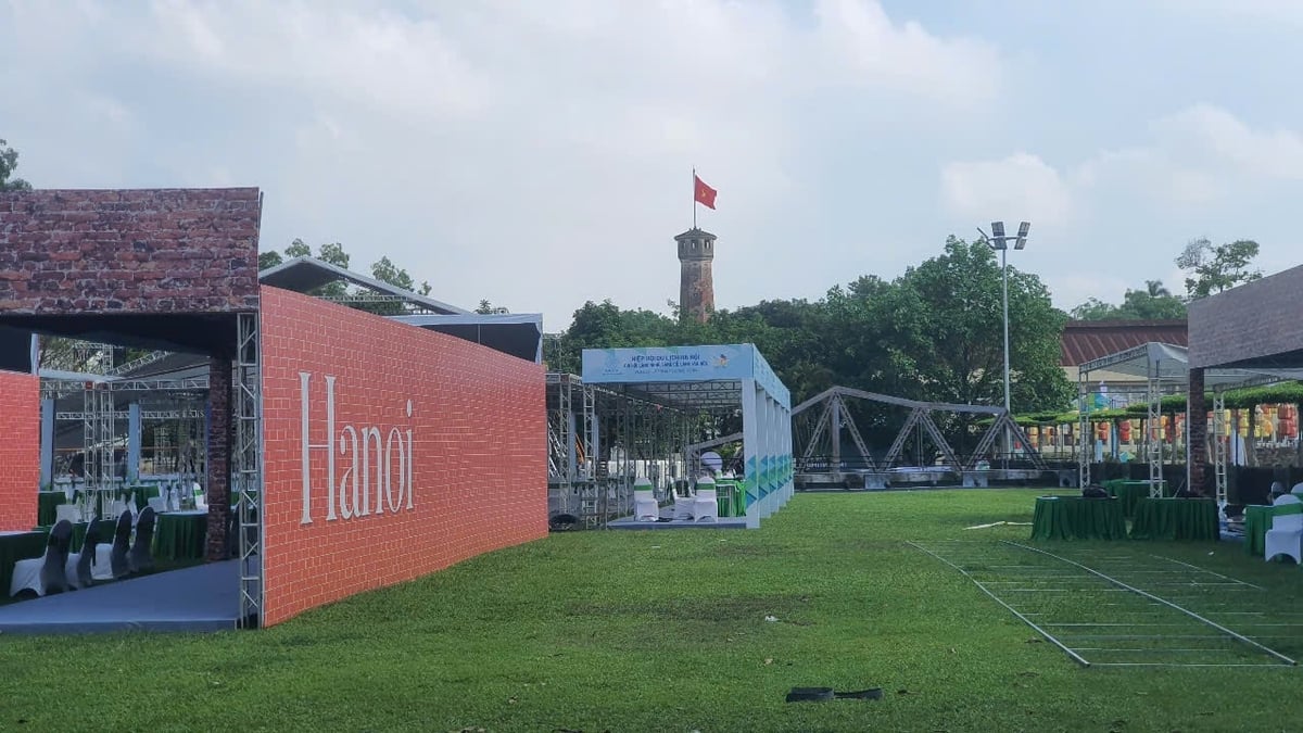 Công tác chuẩn bị cho Lễ hội Du lịch Hà Nội năm 2025 đang rất khẩn trương. Ảnh: Xuân Vũ. Công tác chuẩn bị cho Lễ hội Du lịch Hà Nội năm 2025 đang rất khẩn trương. Ảnh: Xuân Vũ.