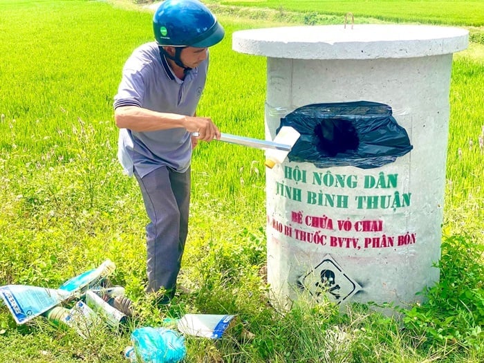 Bể thu gom vỏ bao bì, chất thải nhựa từ thuốc BVTV trong nông nghiệp. Ảnh: Hội Nông dân tỉnh Bình Thuận. Bể thu gom vỏ bao bì, chất thải nhựa từ thuốc BVTV trong nông nghiệp. Ảnh: Hội Nông dân tỉnh Bình Thuận.