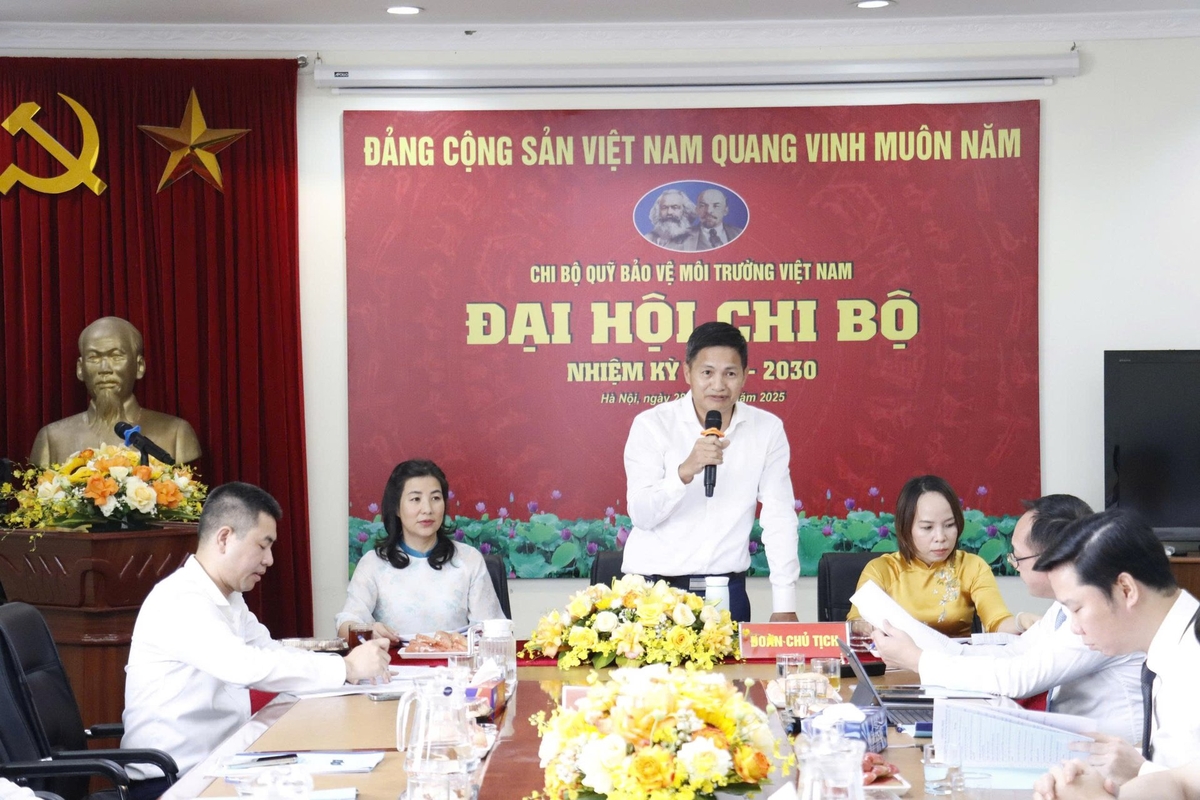 Đoàn Chủ tịch điều hành Đại hội Chi bộ Quỹ Bảo vệ môi trường Việt Nam, nhiệm kỳ 2025-2030. Ảnh: Nguyễn Thủy. Đoàn Chủ tịch điều hành Đại hội Chi bộ Quỹ Bảo vệ môi trường Việt Nam, nhiệm kỳ 2025-2030. Ảnh: Nguyễn Thủy.