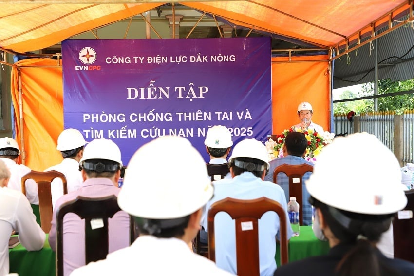 Tổ chức diễn tập phương án phòng chống thiên tai và tìm kiếm cứu nạn. Ảnh: Tâm An. Tổ chức diễn tập phương án phòng chống thiên tai và tìm kiếm cứu nạn. Ảnh: Tâm An.