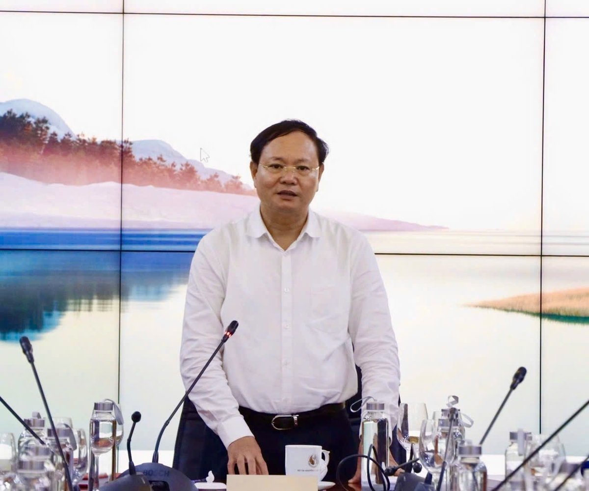 Thứ trưởng Lê Minh Ngân yêu cầu các đơn vị khẩn trương hoàn thiện các thủ tục, hồ sơ đề án, phối hợp chặt chẽ với Vụ Tổ chức cán bộ để sớm đưa tổ chức mới vào hoạt động góp phần nâng cao hiệu lực, hiệu quả quản lý nhà nước về lĩnh vực tài nguyên nước và thủy lợi trong giai đoạn mới. Ảnh: Nguyễn Thủy. Thứ trưởng Lê Minh Ngân yêu cầu các đơn vị khẩn trương hoàn thiện các thủ tục, hồ sơ đề án, phối hợp chặt chẽ với Vụ Tổ chức cán bộ để sớm đưa tổ chức mới vào hoạt động góp phần nâng cao hiệu lực, hiệu quả quản lý nhà nước về lĩnh vực tài nguyên nước và thủy lợi trong giai đoạn mới. Ảnh: Nguyễn Thủy.