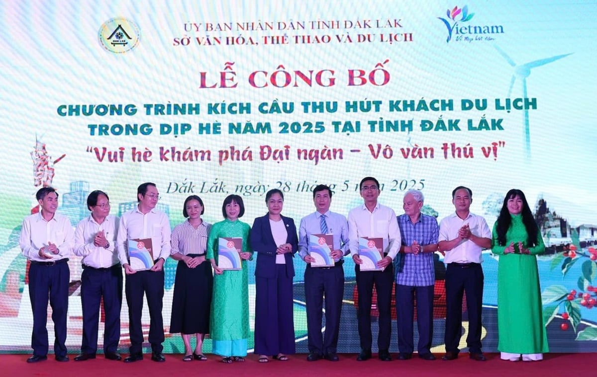 Công bố Chương trình kích cầu thu hút khách du lịch dịp hè năm 2025 tại tỉnh Đắk Lắk. Ảnh: Tuấn Trần. Công bố Chương trình kích cầu thu hút khách du lịch dịp hè năm 2025 tại tỉnh Đắk Lắk. Ảnh: Tuấn Trần.