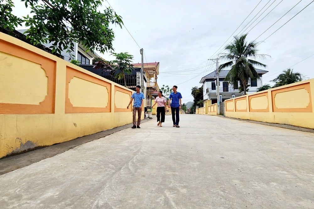 Những tuyến đường làng được nhân dân hiến đất mở rộng khang trang, sạch đẹp ở Cẩm Thủy. Ảnh: Thu Thủy. Những tuyến đường làng được nhân dân hiến đất mở rộng khang trang, sạch đẹp ở Cẩm Thủy. Ảnh: Thu Thủy.