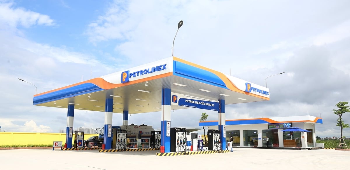 Từ ngày 1/6/2025, toàn bộ hệ thống gần 2.800 cửa hàng xăng dầu của Petrolimex trên toàn quốc sẽ đồng loạt áp dụng quy trình phát hành hóa đơn điện tử bán xăng dầu theo Nghị định số 70. Ảnh: Petrolimex. Từ ngày 1/6/2025, toàn bộ hệ thống gần 2.800 cửa hàng xăng dầu của Petrolimex trên toàn quốc sẽ đồng loạt áp dụng quy trình phát hành hóa đơn điện tử bán xăng dầu theo Nghị định số 70. Ảnh: Petrolimex.
