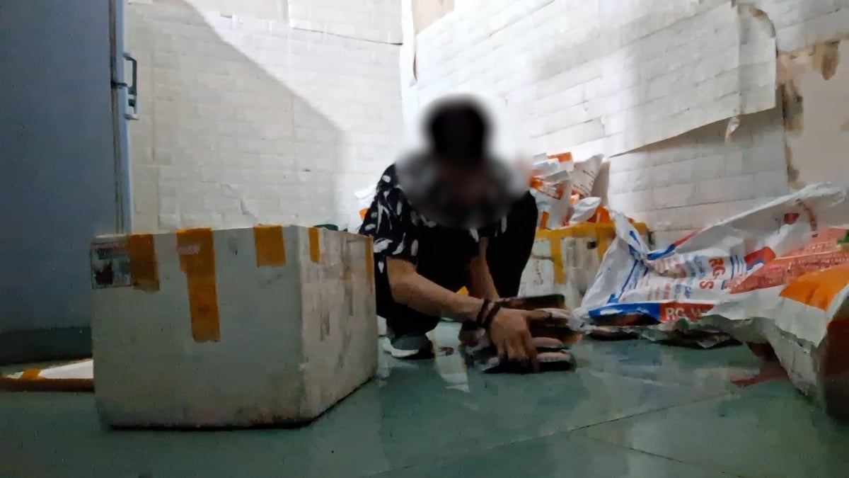 Lạp xưởng được các đầu nậu tập kết, phân phối. Ảnh: HK. Lạp xưởng được các đầu nậu tập kết, phân phối. Ảnh: HK.