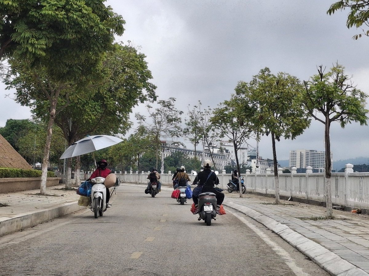 Xúc xích, lạp xưởng được vận chuyển đi tiêu thụ. Ảnh: HK. Xúc xích, lạp xưởng được vận chuyển đi tiêu thụ. Ảnh: HK.