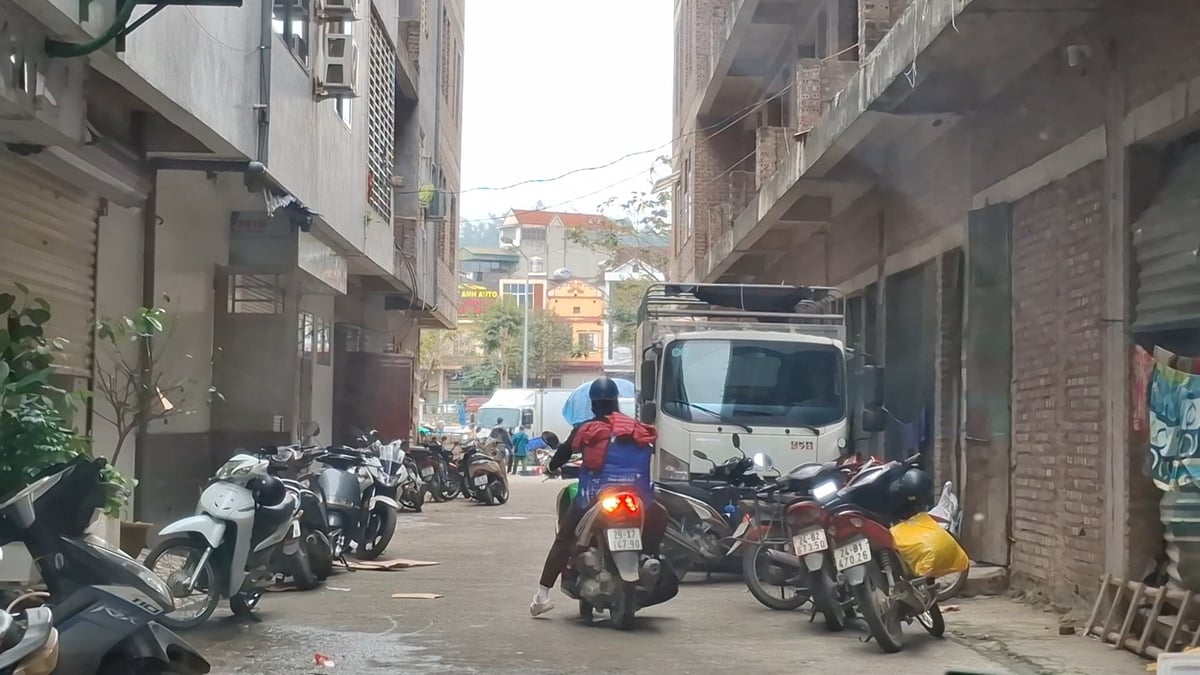 Lạp xưởng được vận chuyển về kho đông lạnh gần chợ Kim Tân. Ảnh: HK. Lạp xưởng được vận chuyển về kho đông lạnh gần chợ Kim Tân. Ảnh: HK.