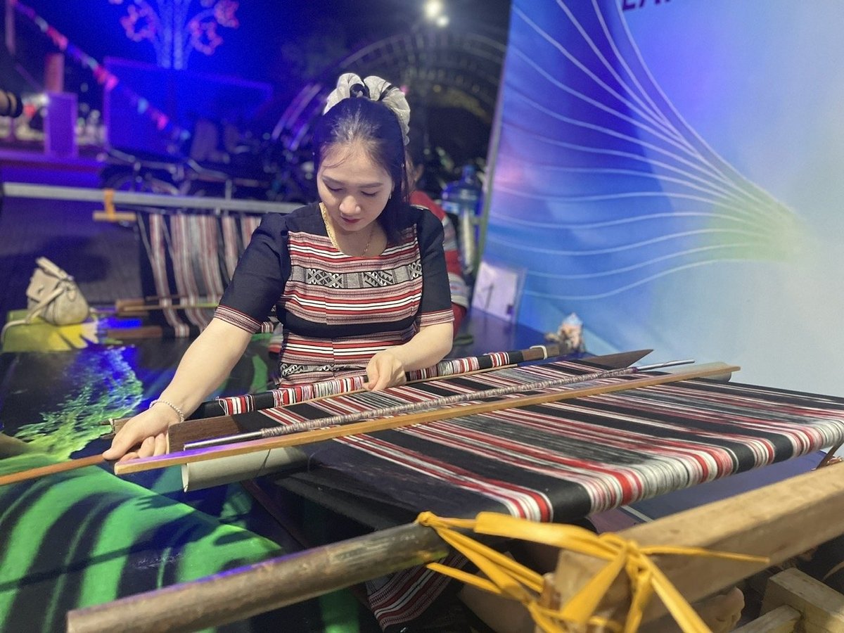 Dệt thổ cẩm làng Teng là di sản văn hóa phi vật thể quốc gia. Ảnh: Võ Hà. Dệt thổ cẩm làng Teng là di sản văn hóa phi vật thể quốc gia. Ảnh: Võ Hà.