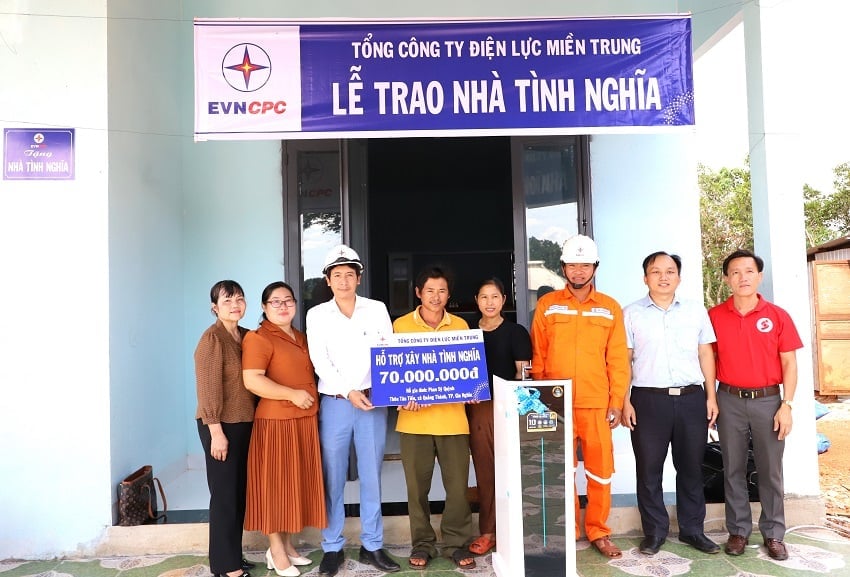 dnopc-trao-nha-ho-phan-sy-quynh-gia-nghia-201132_955