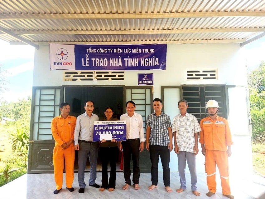 dnopc-trao-nha-ho-tran-thi-oanh-thon-tan-binh-xa-dak-ru-huyen-dak-rlap-201224_354