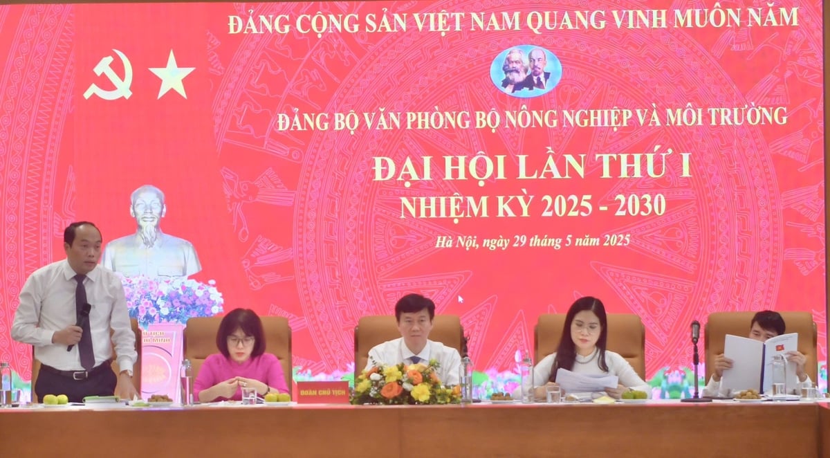 Đại hội Đảng bộ Văn phòng Bộ Nông nghiệp và Môi trường, nhiệm kỳ 2025- 2030 là đợt sinh hoạt chính trị sâu rộng, nhằm đánh giá toàn diện kết quả thực hiện nhiệm vụ nhiệm kỳ vừa qua, kiểm điểm sự lãnh đạo, chỉ đạo của Ban Chấp hành, đồng thời đề ra phương hướng, mục tiêu, nhiệm vụ trọng tâm cho nhiệm kỳ tới. Ảnh: Nguyễn Thủy. Đại hội Đảng bộ Văn phòng Bộ Nông nghiệp và Môi trường, nhiệm kỳ 2025- 2030 là đợt sinh hoạt chính trị sâu rộng, nhằm đánh giá toàn diện kết quả thực hiện nhiệm vụ nhiệm kỳ vừa qua, kiểm điểm sự lãnh đạo, chỉ đạo của Ban Chấp hành, đồng thời đề ra phương hướng, mục tiêu, nhiệm vụ trọng tâm cho nhiệm kỳ tới. Ảnh: Nguyễn Thủy.
