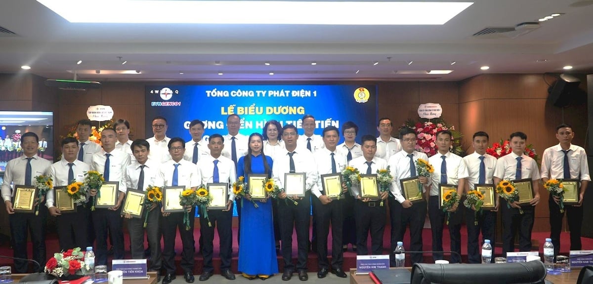 Các gương điển hình tiên tiến giai đoạn 2020 - 2025 của EVNGENCO1 được vinh danh. Ảnh: EVNGENCO1. Các gương điển hình tiên tiến giai đoạn 2020 - 2025 của EVNGENCO1 được vinh danh. Ảnh: EVNGENCO1.
