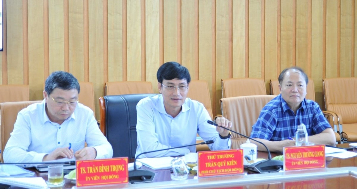 Thứ trưởng Bộ Nông nghiệp và Môi trường Trần Quý Kiên chủ trì cuộc họp. Ảnh: Phú Quang. Thứ trưởng Bộ Nông nghiệp và Môi trường Trần Quý Kiên chủ trì cuộc họp. Ảnh: Phú Quang.